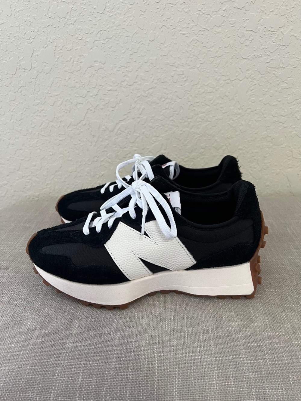 Women’s New Balance 327